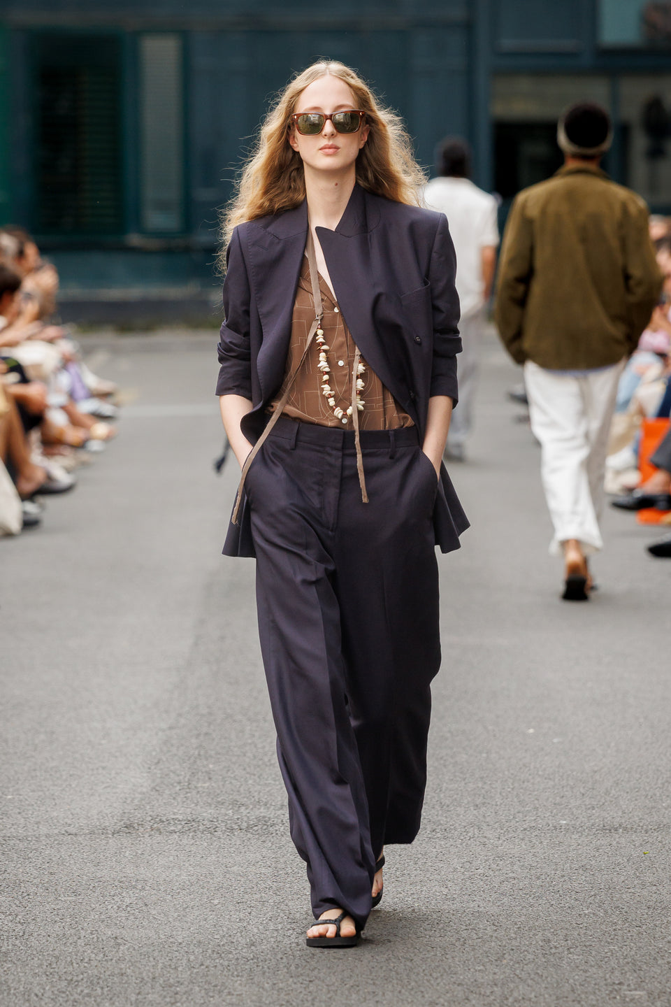 Look - 10