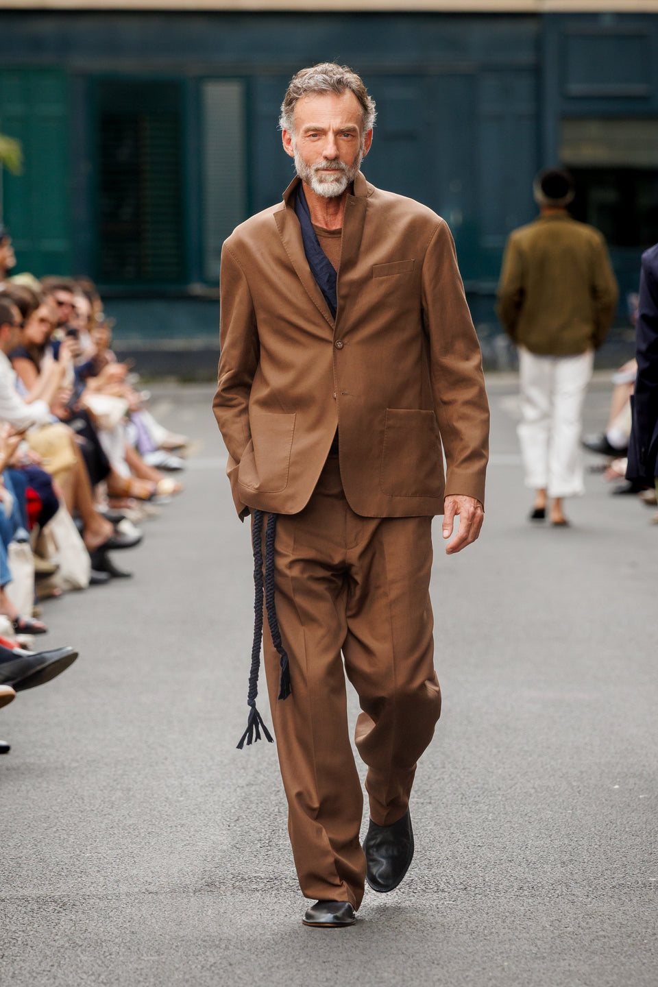 Look - 11