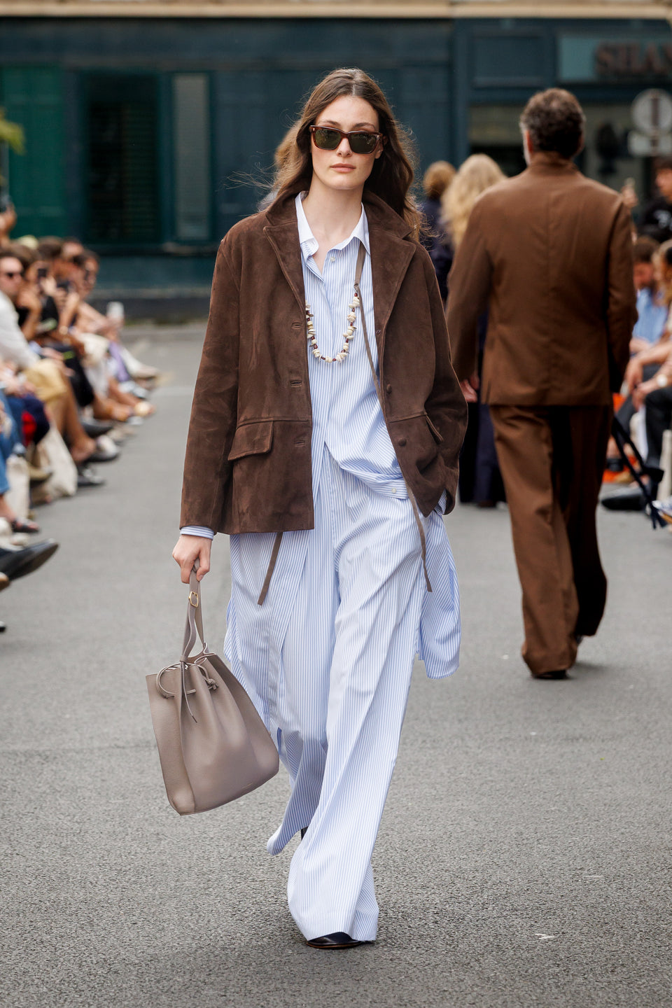 Look - 12