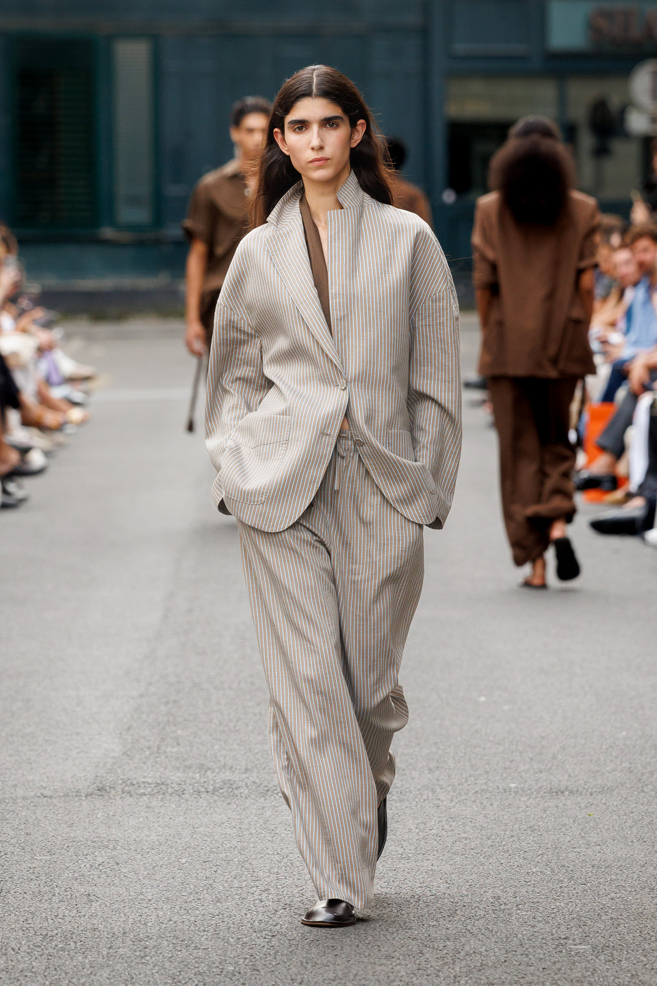 Look - 17
