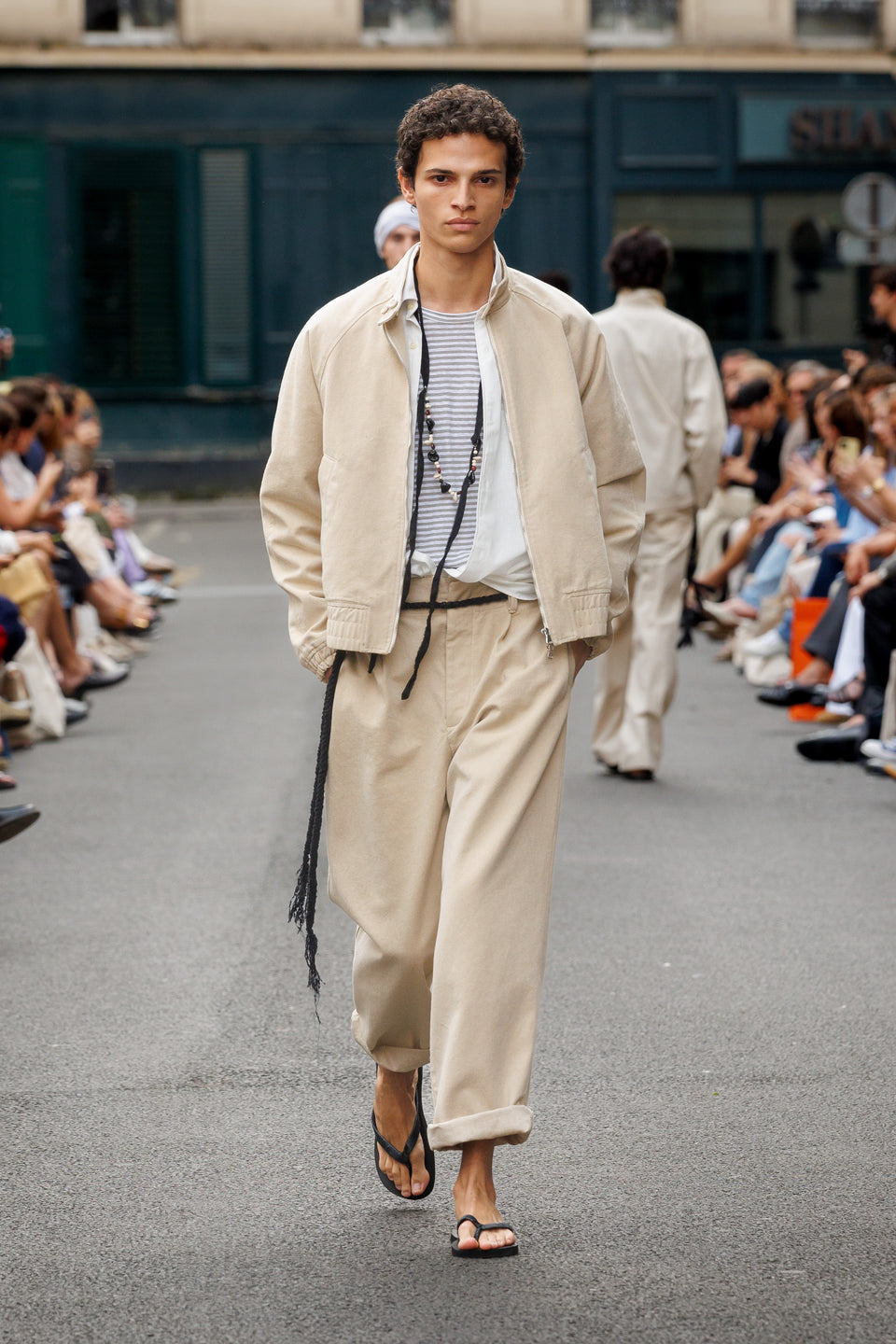 Look - 28