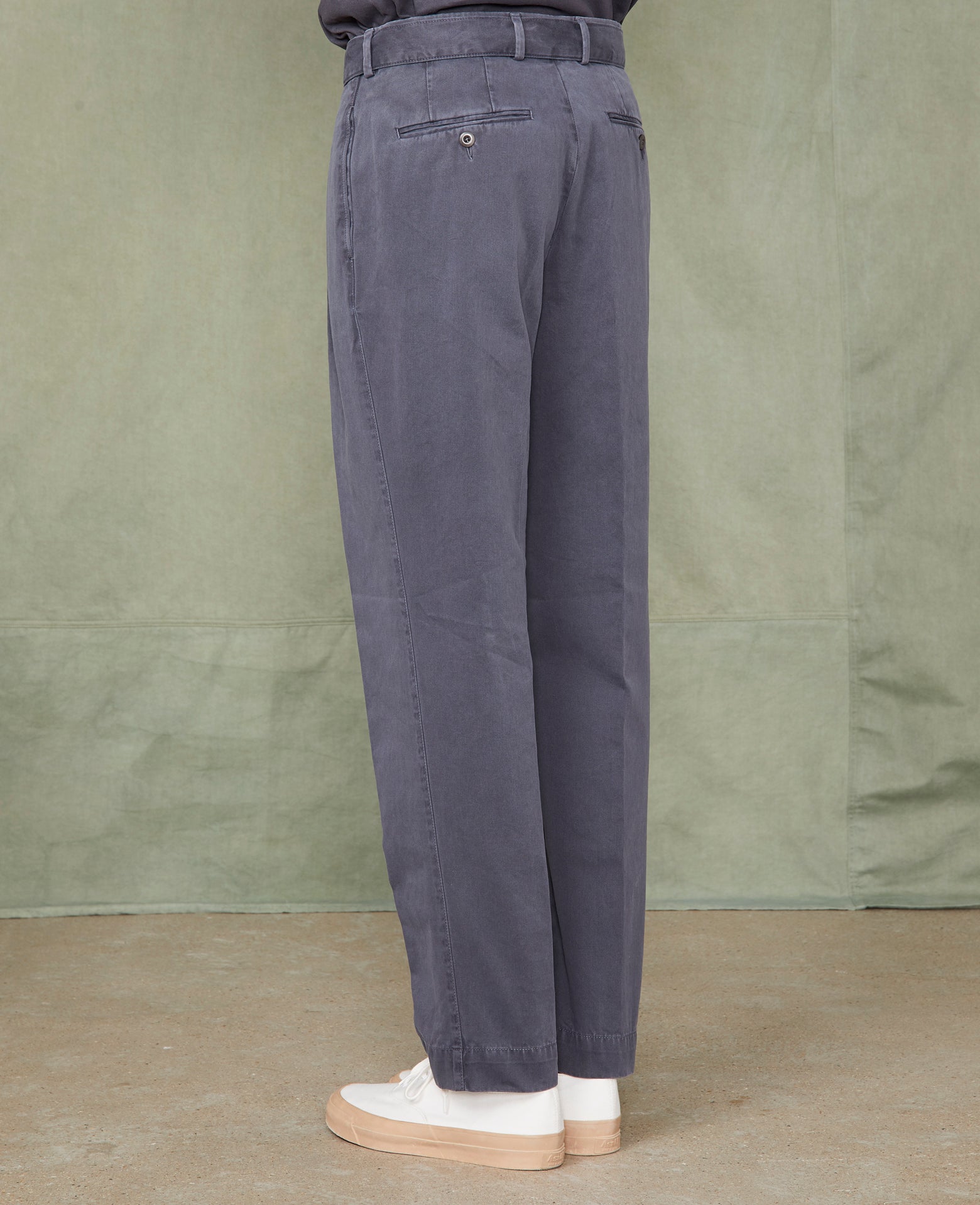 Pleated chino italian organic cotton – Officine Générale