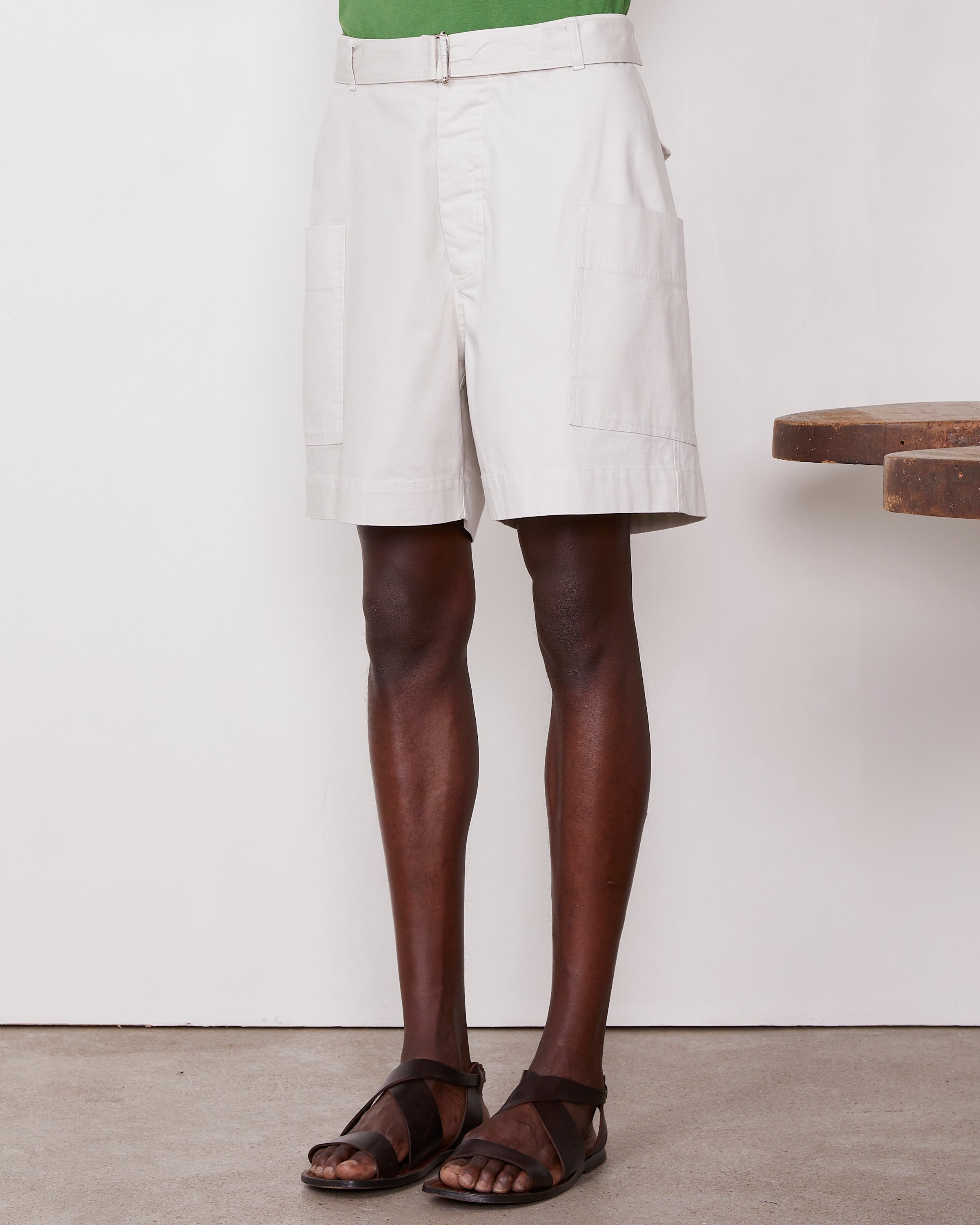 ショートパンツ Officine Generale High-Waisted Beige Shorts With Permanent Officine Générale High-Waisted Beige Shorts With Permanent