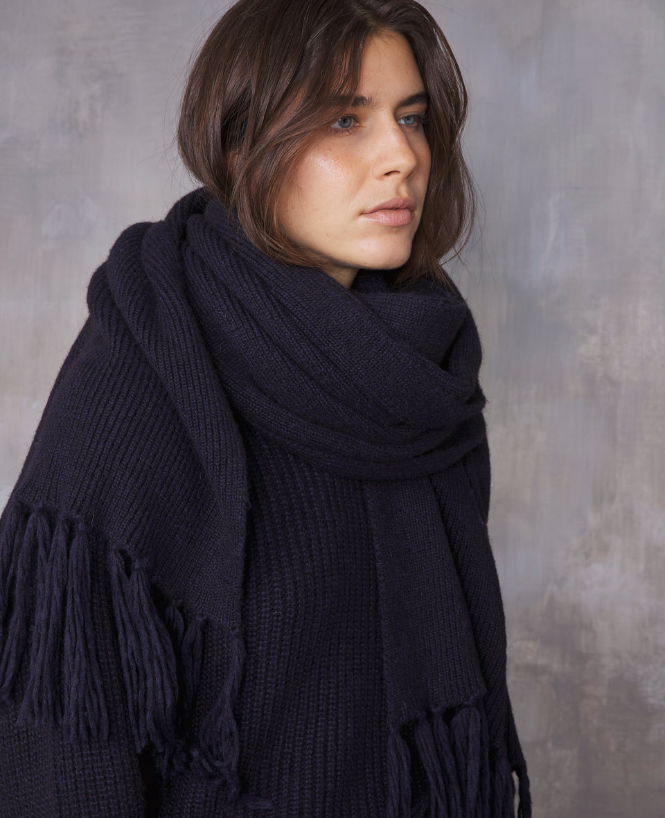 Scarf with fringes - Image 3